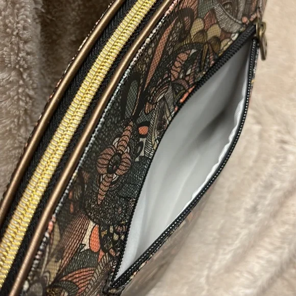 SAKROOTS Artist Circle City Crossbody - Picture 12 of 17